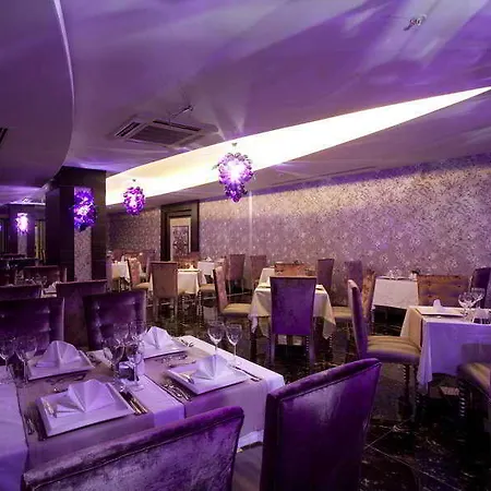 Q Premium Отель 4*